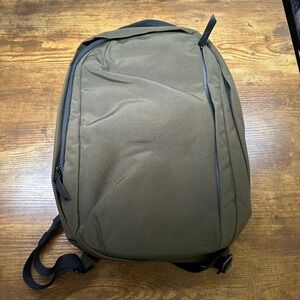 NWOT Alpaka Metro Backpack 12L Green Tech Laptop Bag Minimalist Business